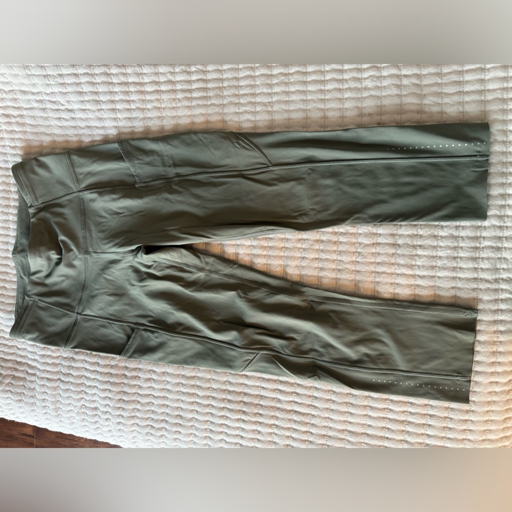 Lulu sage green cropped leggings